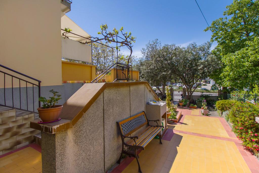 Apartment Oleander Mali Losinj Bagian luar foto