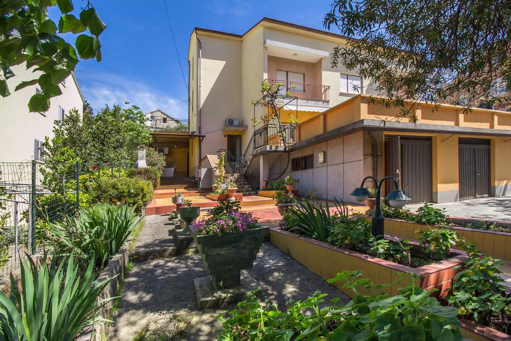 Apartment Oleander Mali Losinj Bagian luar foto